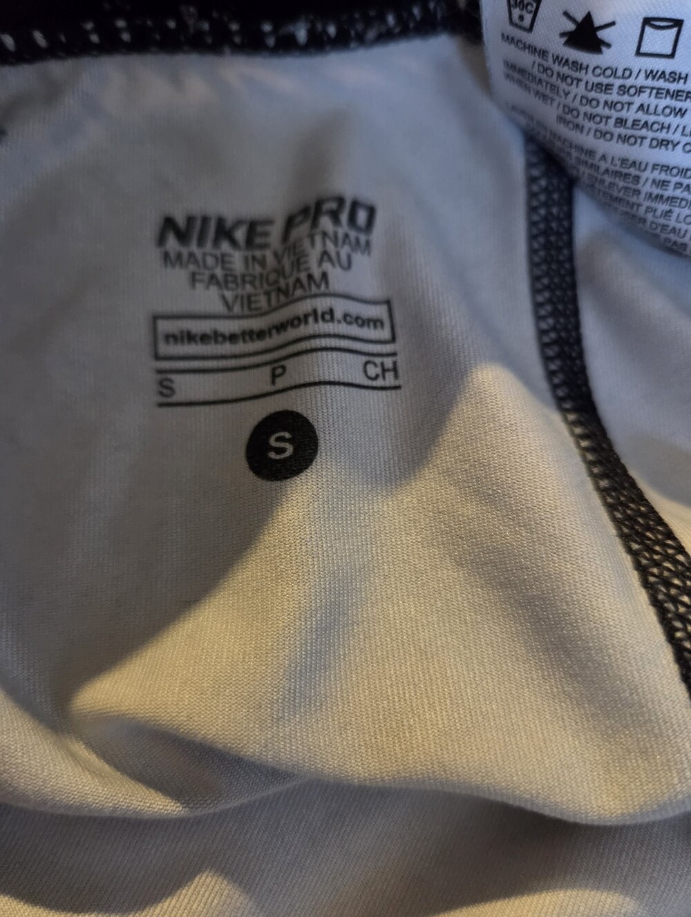 Ladies Nike Black & White Abstract Pattern Compression Shorts like new size S - Picture 3 of 3